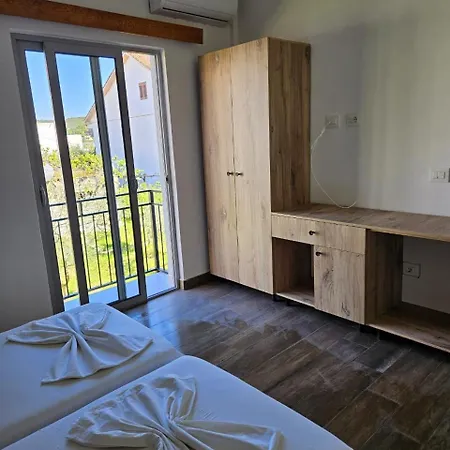 Villa2 Golem (Tirana)