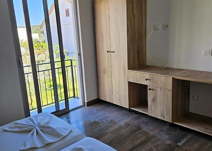 Villa2 Golem (Tirana)